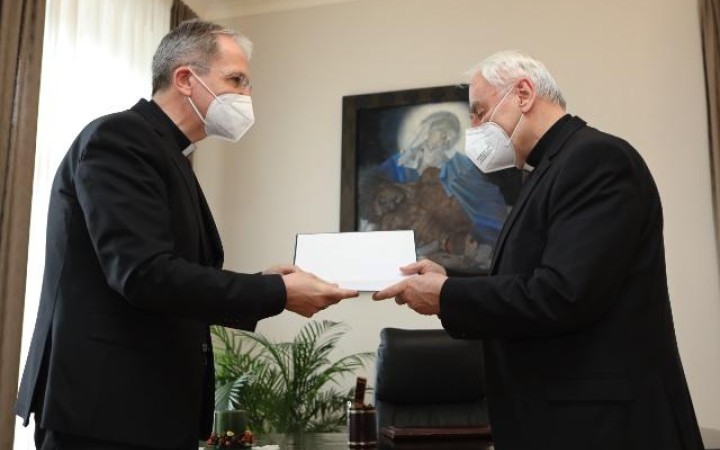 Arcibiskup Zvolenský odovzdal výťažok Svätomartinskej zbierky