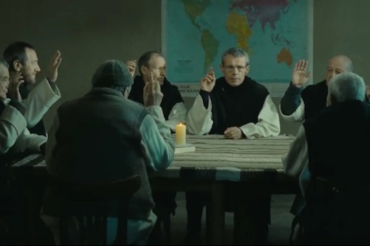 Mnísi známi z filmu O bohoch a ľuďoch budú vyhlásení za mučeníkov