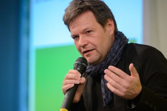 Nemecko chce odložiť odstavenie atómových elektrární