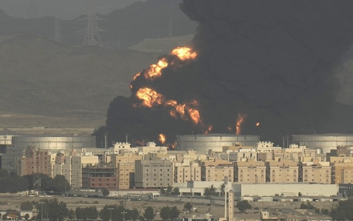 Jemenskí povstalci zaútočili na zásobník ropnej spoločnosti Saudi Aramco v sauds