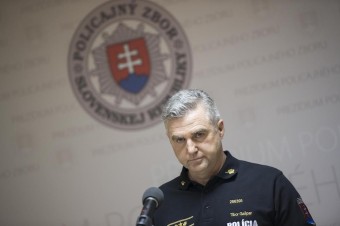 Polícia vypátrala dve osoby, ktoré mali ísť so zbraňami do Veľkej Mače 