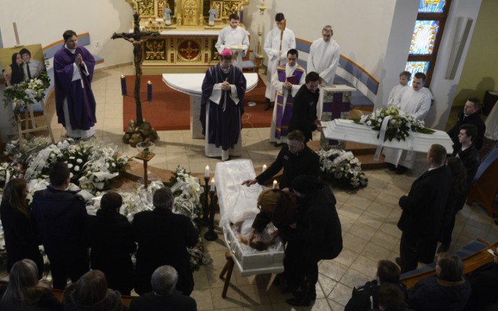Pohrebná kázeň biskupa Forgáča: Stôl preplnený bankovkami je ťažký cynizmus