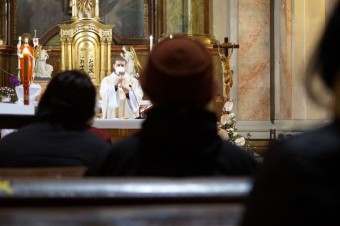 Jediným rozdielom oproti predpandemickému sláveniu budú povinné respirátory