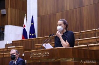 Tabák neuvažuje nad odchodom z klubu, Čekovský jej navrhne žltú kartu