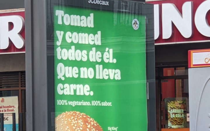 Burger King v Španielsku sa ospravedlnil za urážlivé veľkonočné reklamy