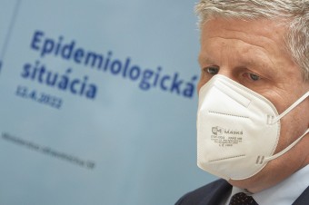 Respirátory sa rušia takmer všade. Netreba ich už ani v MHD