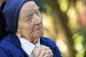 Najstarším človekom na svete je aktuálne 118-ročná rehoľníčka z Francúzska