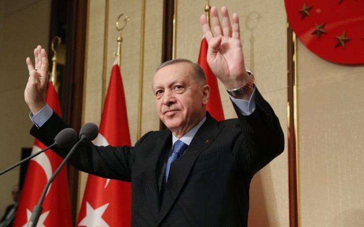 V tieni vojny na Ukrajine Erdoğan likviduje opozíciu