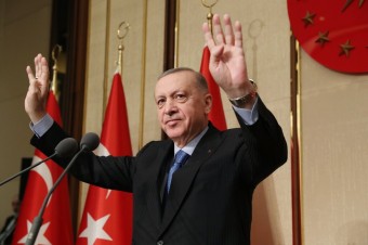 V tieni vojny na Ukrajine Erdoğan likviduje opozíciu