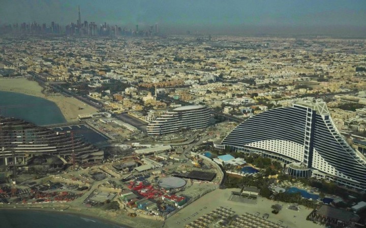 Ruskí zbohatlíci utekajú do Dubaja a vykupujú luxusné vily