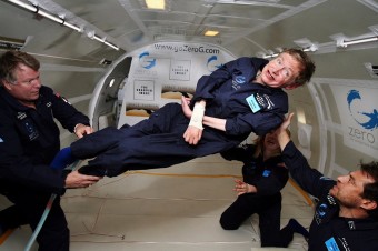 Hawking bol ako uväznený duch túlajúci sa po vesmíre