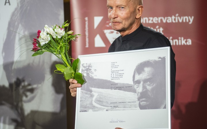 Cenu Dominika Tatarku za rok 2021 získal Erik Jakub Groch