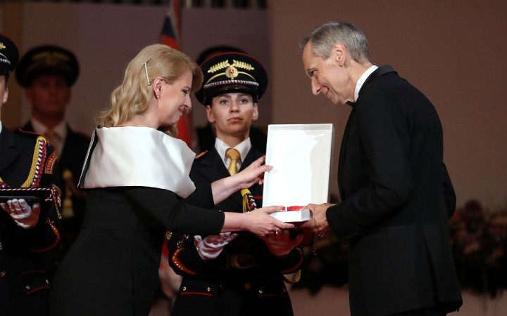 Prezidentka tvrdí, že spravila chybu. Figeľ kritizuje „nezrelých“ historikov