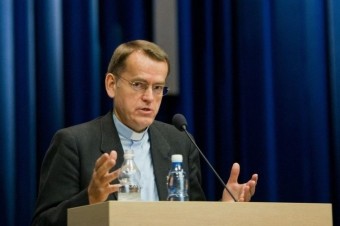 V piatok bude v nemeckom Kolíne súd s poľským kňazom Dariuszom Okom