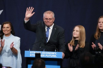 Austrálsky premiér Morrison priznal porážku vo voľbách, zvíťazila ALP