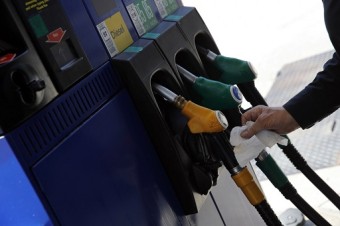 Lacnejší benzín a nafta budú už len pre autá s maďarskými značkami