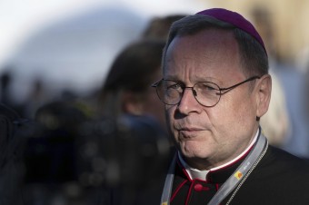 Predseda nemeckej biskupskej konferencie Georg Bätzing obhajuje svoje rozhodnuti
