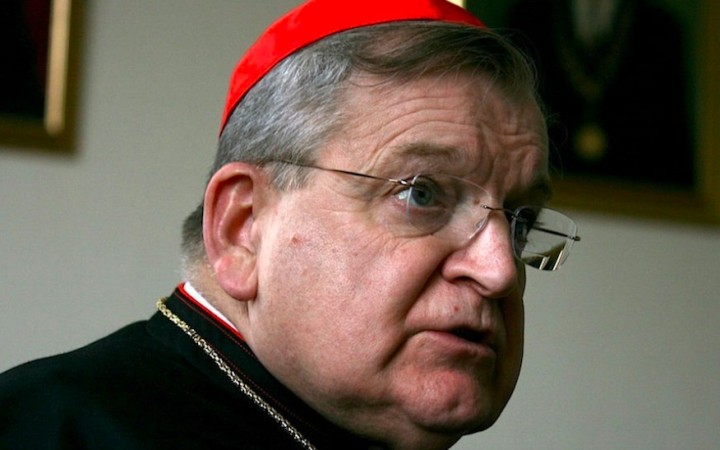 Kardinál Burke príde na Slovensko, bude mať prednášku aj tridentskú omšu
