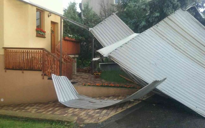Z Rimavskej Soboty hlásia materiálne škody, SHMÚ vydal výstrahy pred povodňami