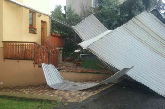 Z Rimavskej Soboty hlásia materiálne škody, SHMÚ vydal výstrahy pred povodňami