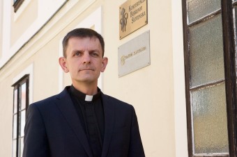 Klebetníci vždy dúfajú, že sa pridáme na ich stranu. Nesadnime im na lep