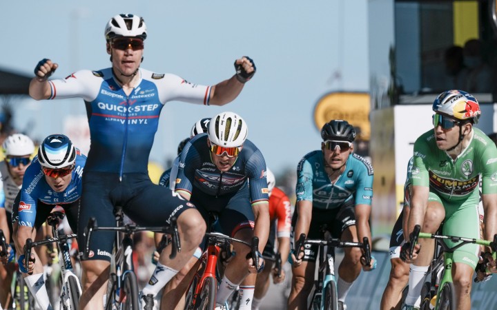 Cyklistika-TdF: Jakobsen triumfoval v 2. etape, Sagan skončil šiesty