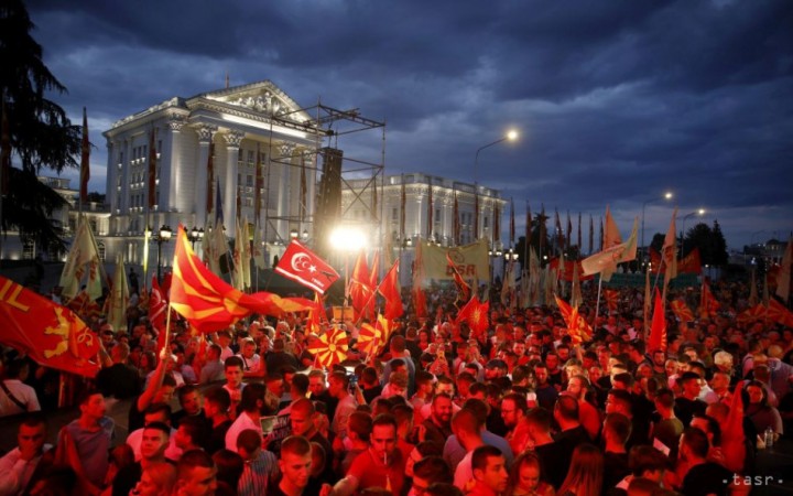Pád vlády, 70 vyhostených agentov a z protestov v Skopje ešte môže byť prevrat