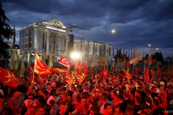 Pád vlády, 70 vyhostených agentov a z protestov v Skopje ešte môže byť prevrat