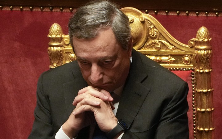 Taliansky premiér Draghi uspel v hlasovaní o dôvere, jeho vláda je však ohrozená