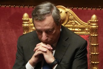 Taliansky premiér Draghi uspel v hlasovaní o dôvere, jeho vláda je však ohrozená