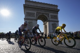 Celkovým víťazom je Vingegaard, Sagan skončil na Champs-Élysées piaty