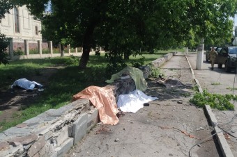 Rusi pri ostreľovaní v Donecku zasiahli autobusovú zastávku, zomrelo osem ľudí