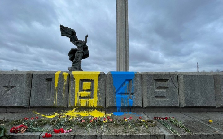 V Rige začali búrať pamätník pripomínajúci víťazstvo Sovietskeho zväzu
