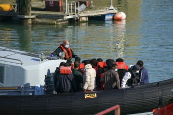 Cez Lamanšský prieliv sa tento rok preplavilo vyše 25-tisíc migrantov