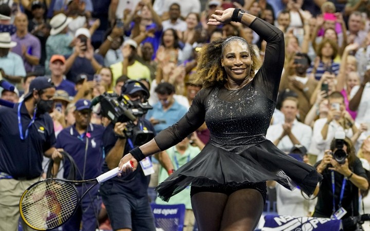 Serena Williamsová postúpila do 2. kola a oddialila tak rozlúčku s kariérou