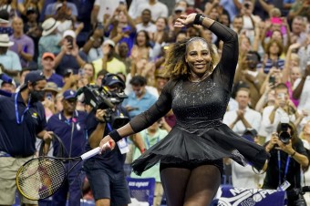 Serena Williamsová postúpila do 2. kola a oddialila tak rozlúčku s kariérou