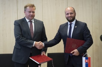 Slovensko uzavrelo s Fínskom dohodu na nákup bojových vozidiel za 447 miliónov