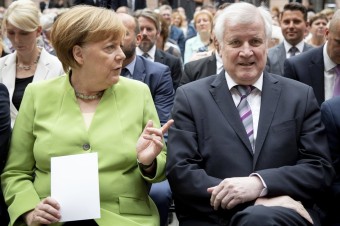 Merkelová verzus Seehofer: Teraz ide naozaj o všetko