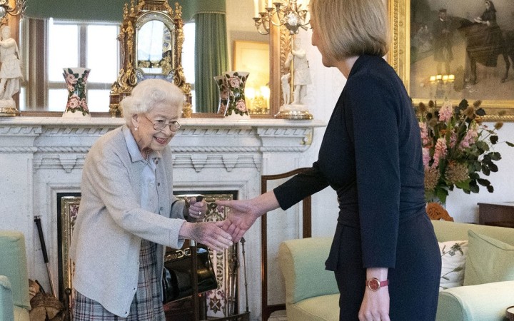 Novozvolená líderka britskej Konzervatívnej strany Liz Trussová sa oficiálne sta