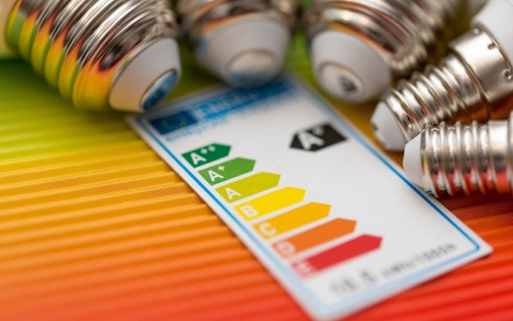 Ako ušetriť 15 percent spotreby elektriny? Začnite odstránením zlozvykov