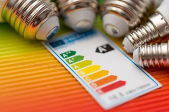 Ako ušetriť 15 percent spotreby elektriny? Začnite odstránením zlozvykov