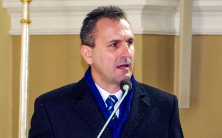 Kandidátom na post ministra školstva je riaditeľ cirkevnej školy z Trebišova