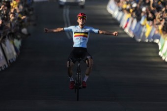 Majstrom sveta v cyklistike sa stal Belgičan Remco Evenepoel. O medailu bojoval 