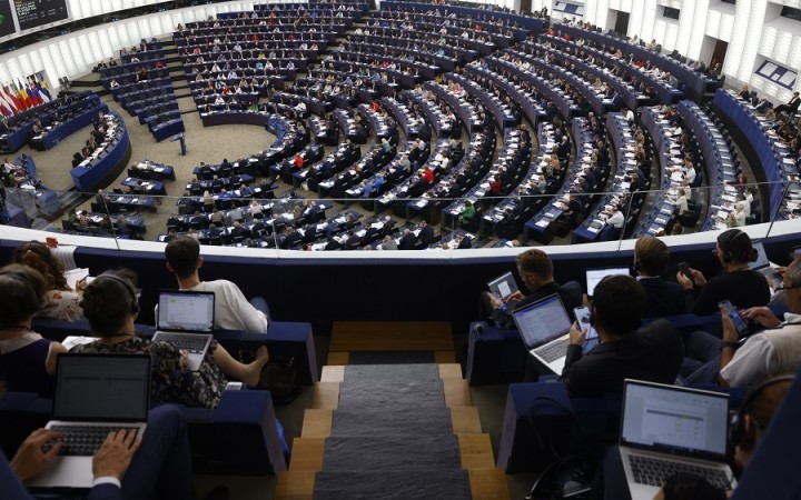 Emisné povolenky budú dočasne lacnejšie, v budúcnosti však o to viac zdražejú