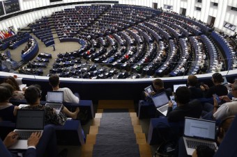 Emisné povolenky budú dočasne lacnejšie, v budúcnosti však o to viac zdražejú