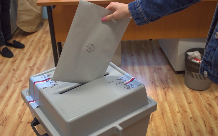 Voliči v izolácii pre covid-19 budú môcť hlasovať do špeciálnej urny