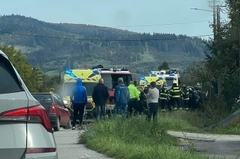 Opitý vodič zrazil na chodníku matku s dvoma deťmi. Nafúkal takmer dve promile
