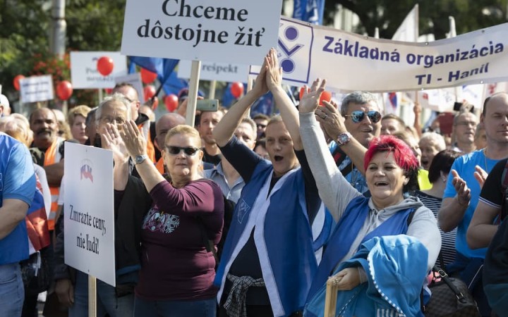 Niekoľko tisíc ľudí protestovalo na Námestí SNP v Bratislave proti chudobe