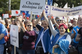 Niekoľko tisíc ľudí protestovalo na Námestí SNP v Bratislave proti chudobe