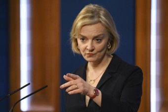 Liz Trussová rezignovala. Vo funkcii bola menej ako dva mesiace